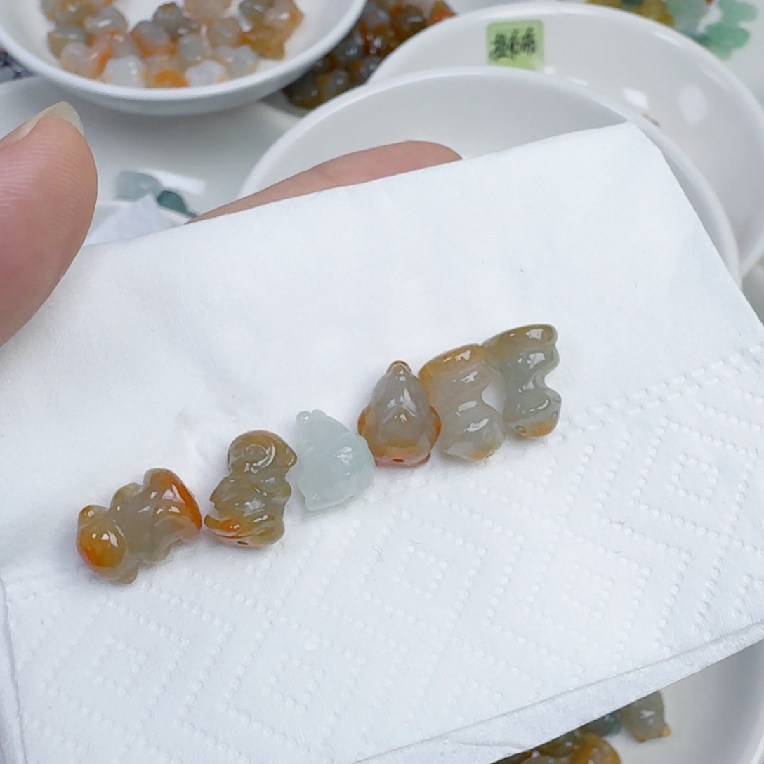 L***蓝翡翠散珠生肖6个，