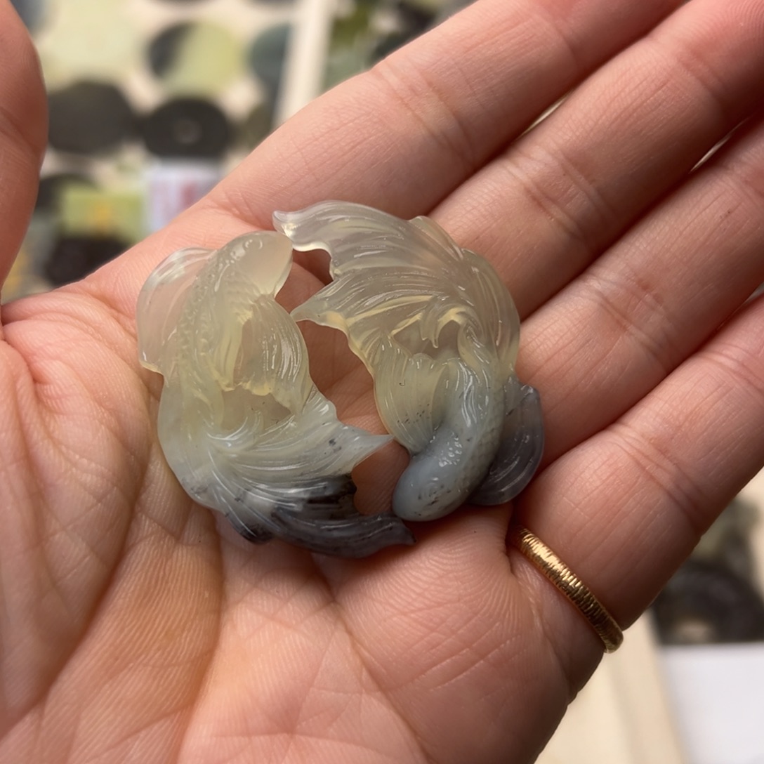 蛇纹石玉颈饰合金