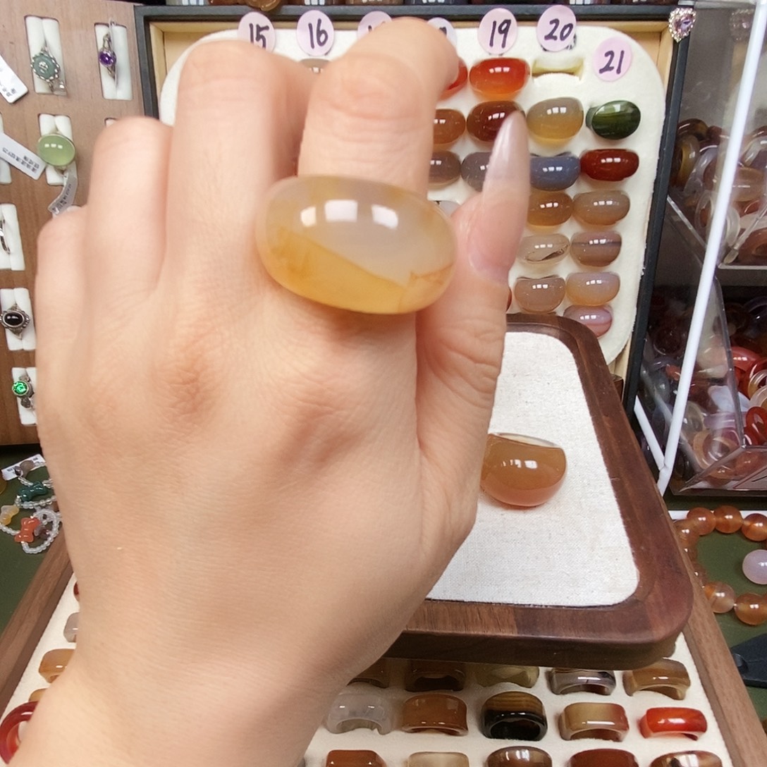 夏***初玛瑙/玉髓未镶嵌戒指