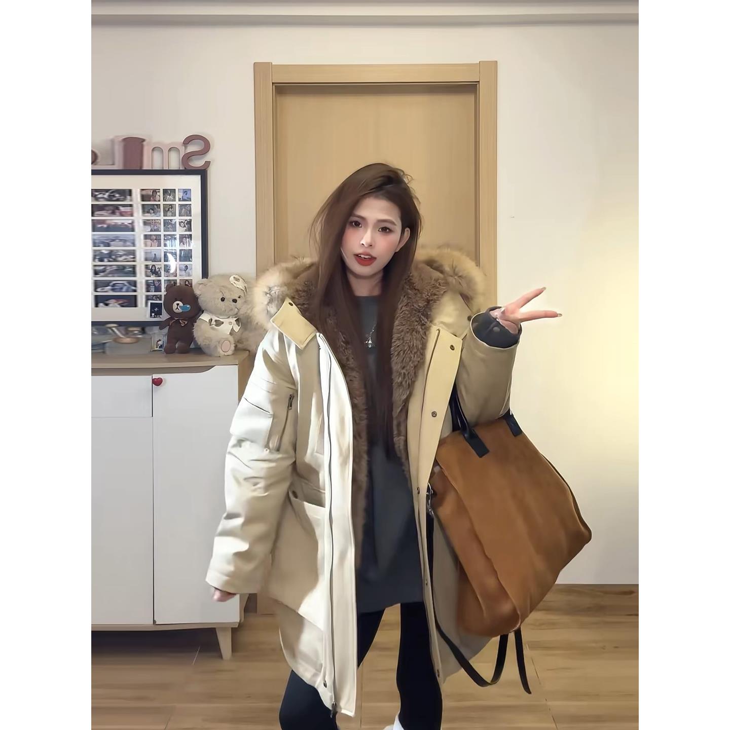 2025年女冬季新款酷飒风高级感中长款加厚毛毛外套卡其工装派克服