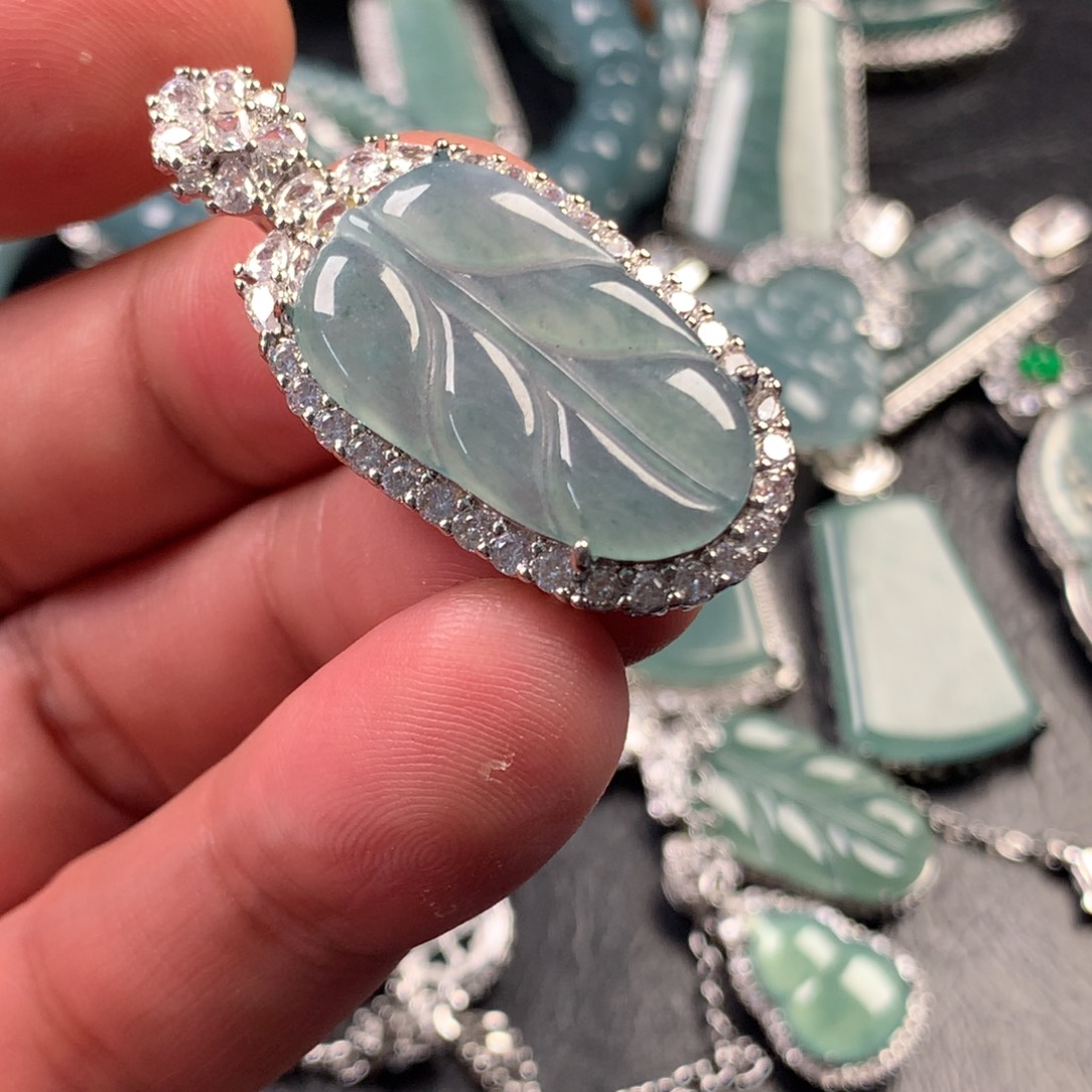 翡翠未镶嵌颈饰大叶子