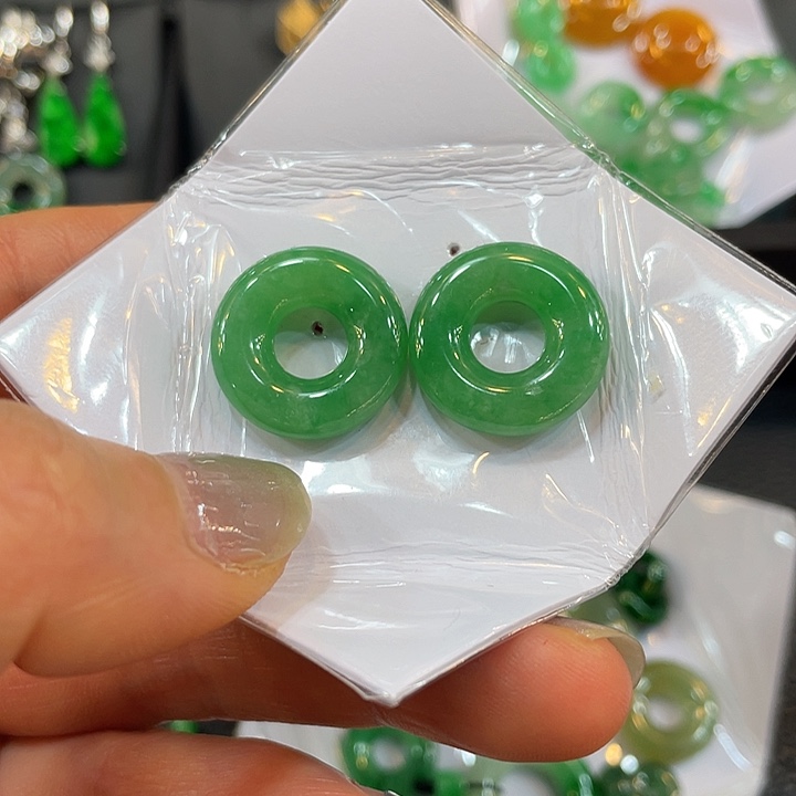 翡翠未镶嵌耳饰俊***君甜甜圈