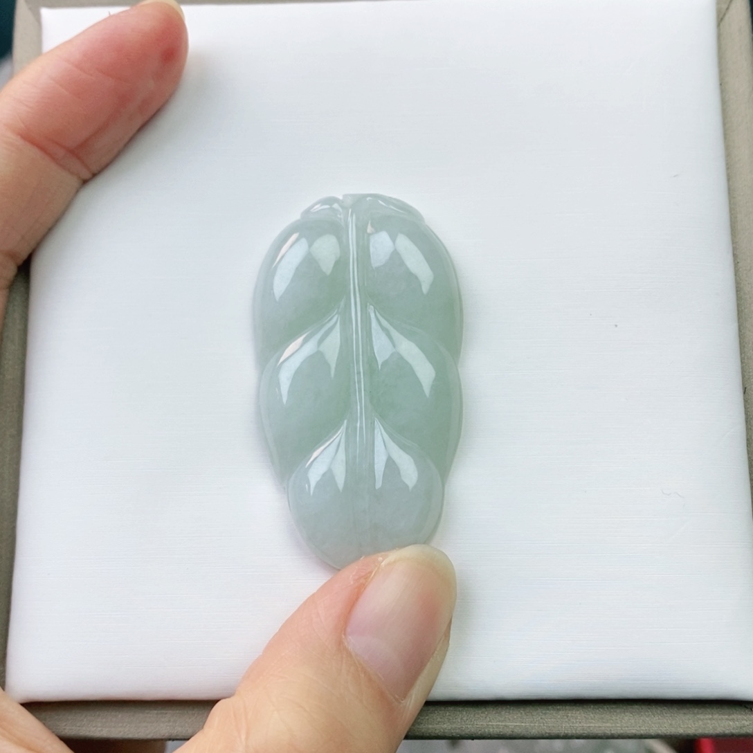 翡翠颈饰未镶嵌叶子