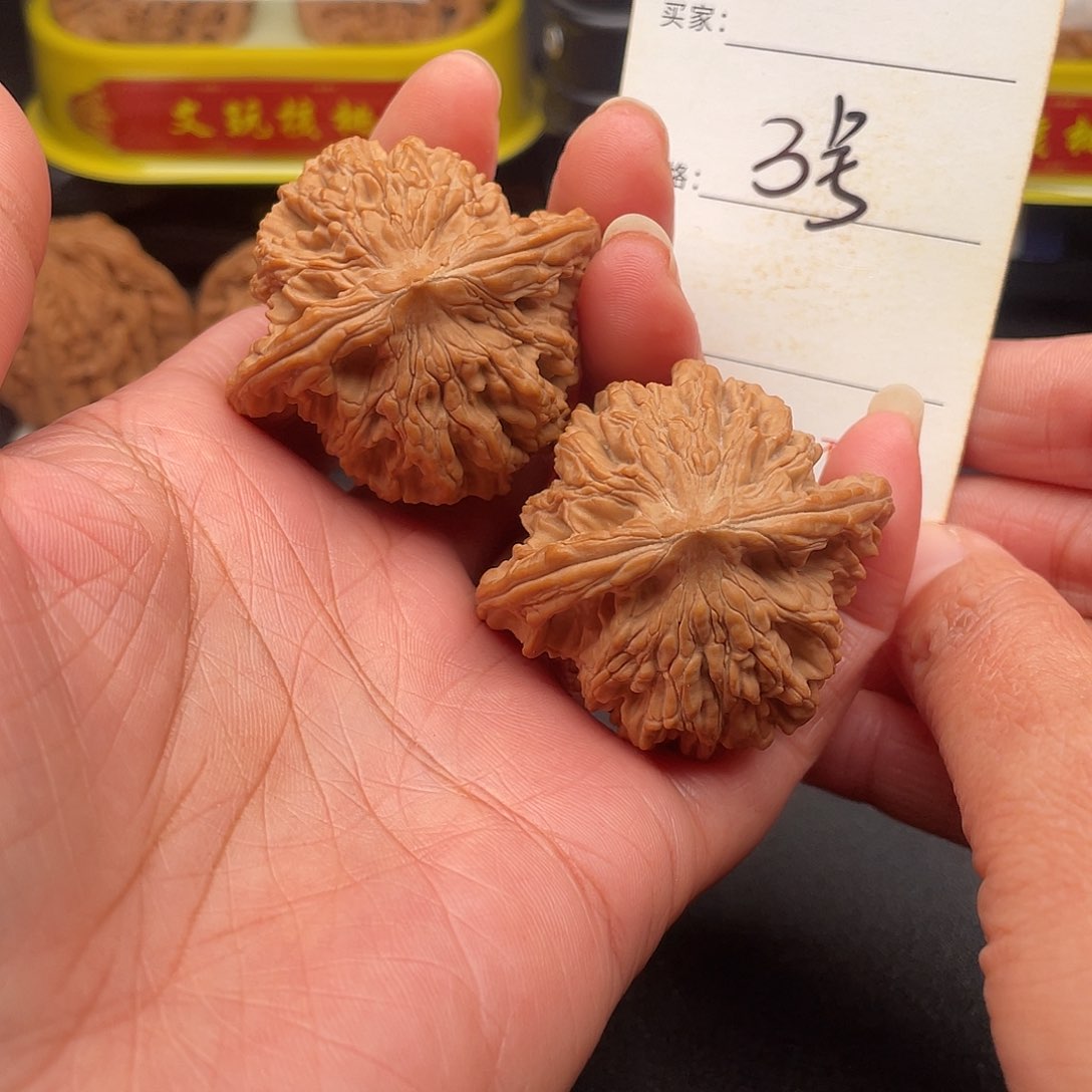 文玩核桃吊坠麦穗虎头47