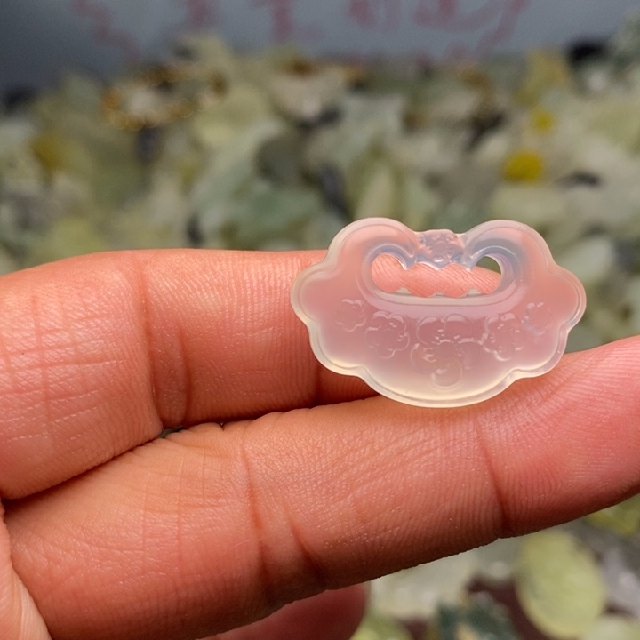 蛇纹石玉颈饰合金173