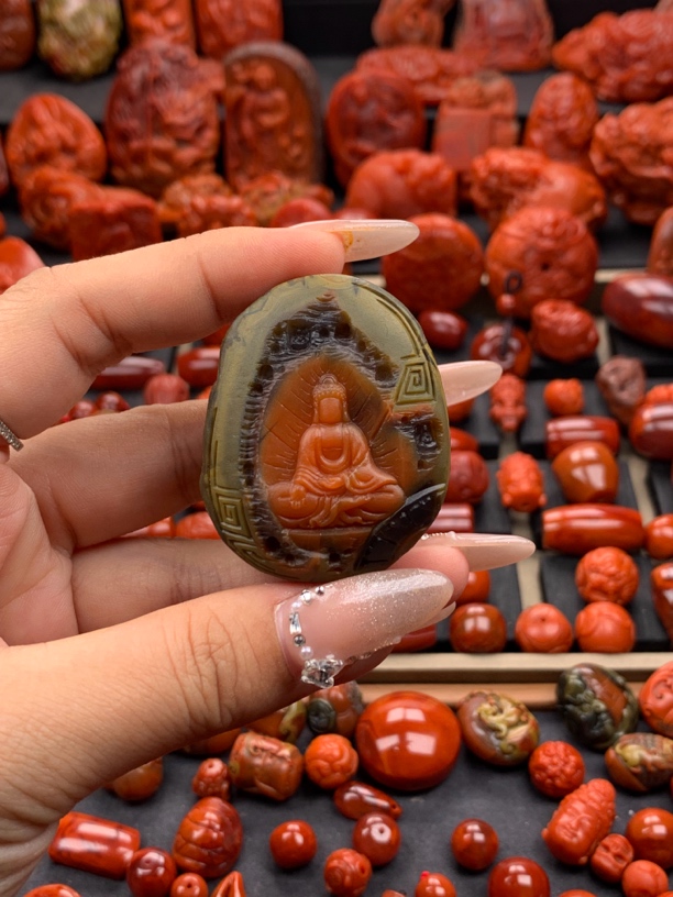 南红云南原矿包浆苏工精雕佛光普照38.2mm