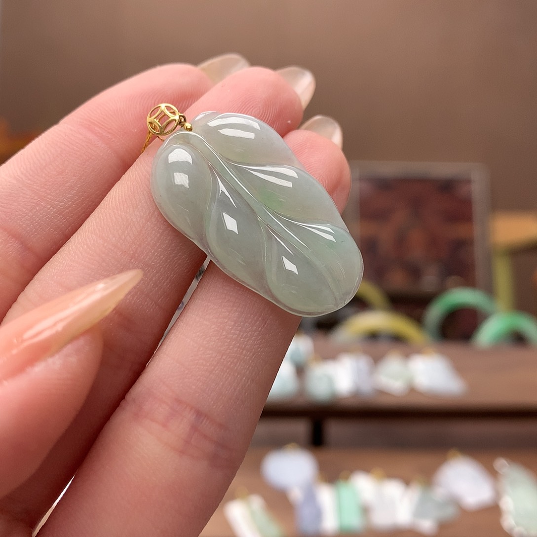 翡翠吊坠(不含链)18K金镶嵌