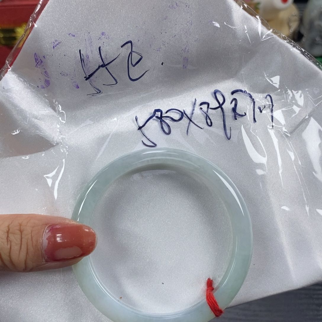 翡翠手镯未镶嵌天然翡翠