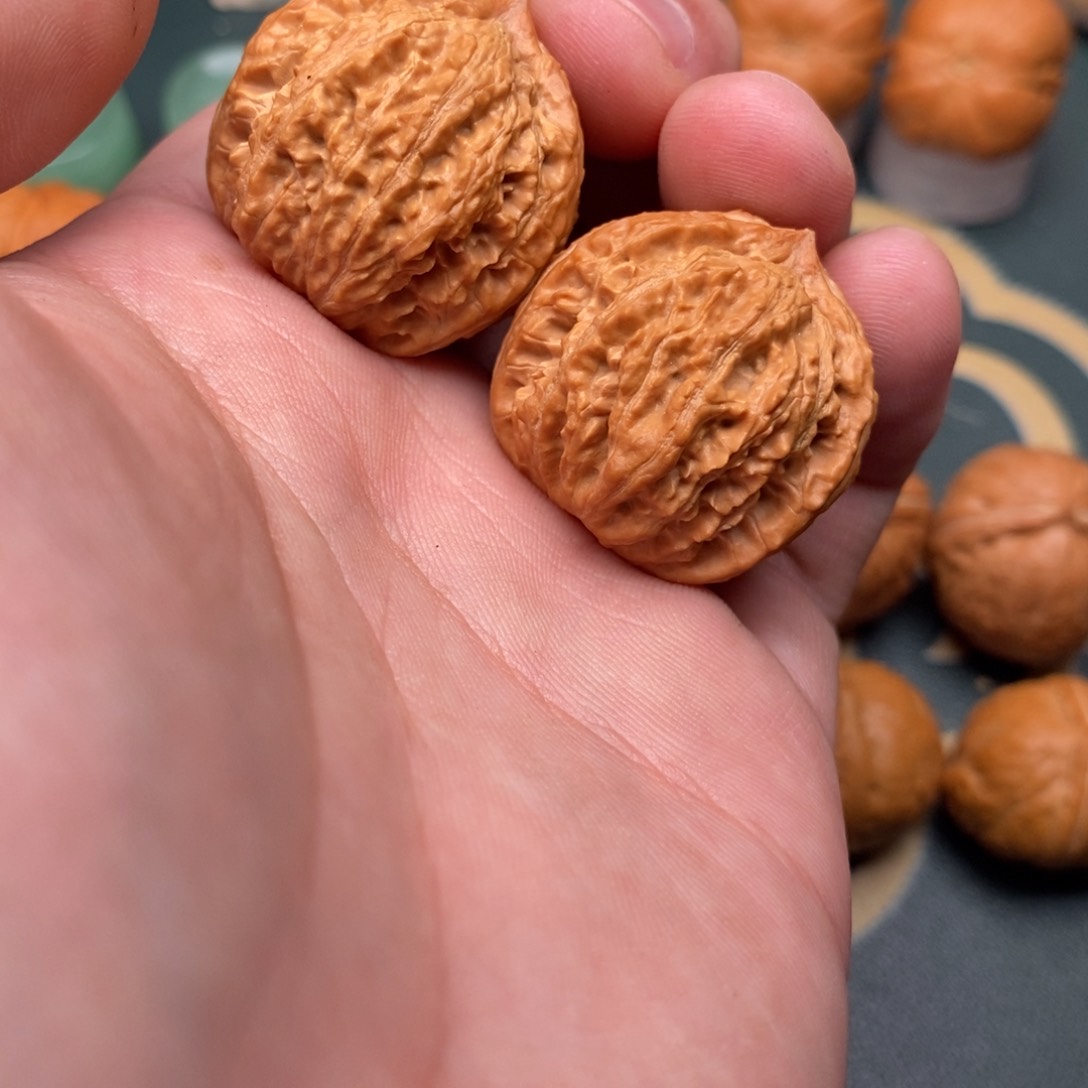 文玩核桃把件?****事三棱