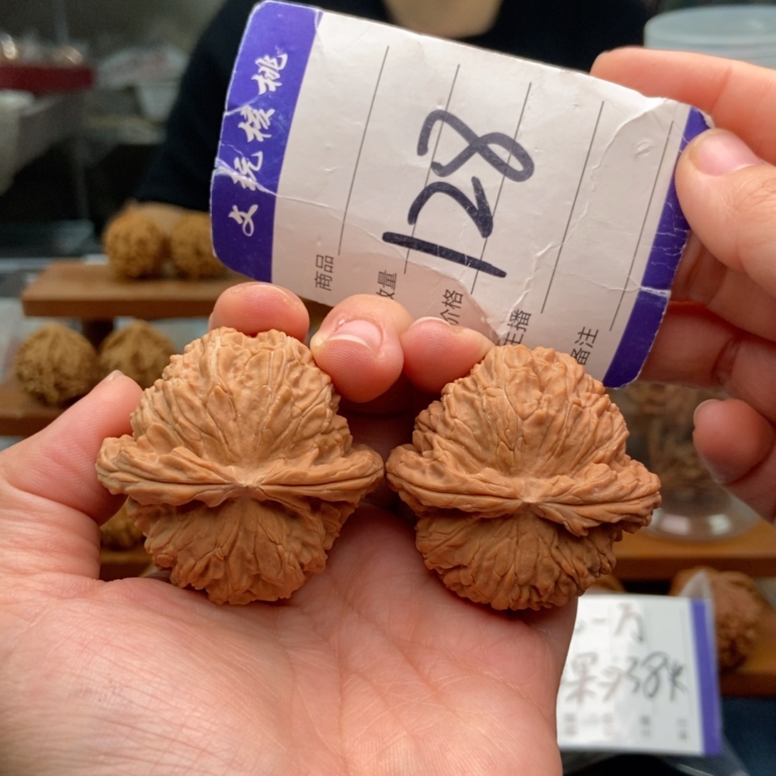 文玩核桃把件45白狮子