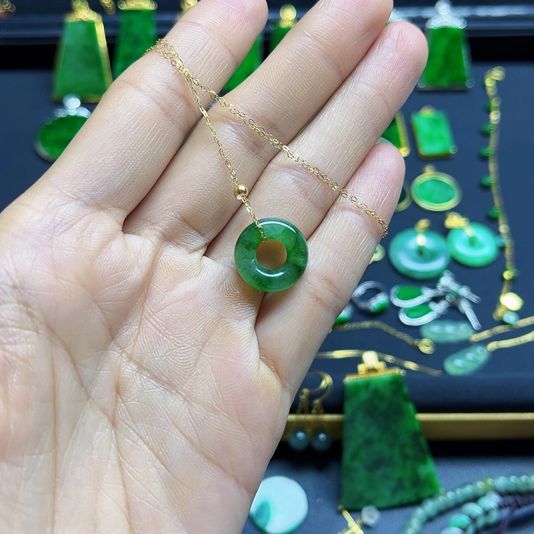 翡翠18K金镶嵌颈饰