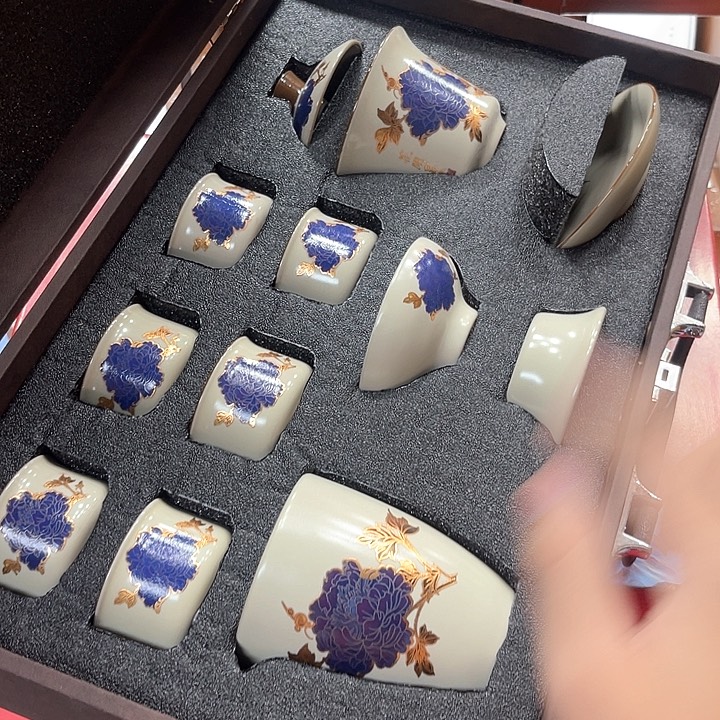 孤品茶具套装等。         