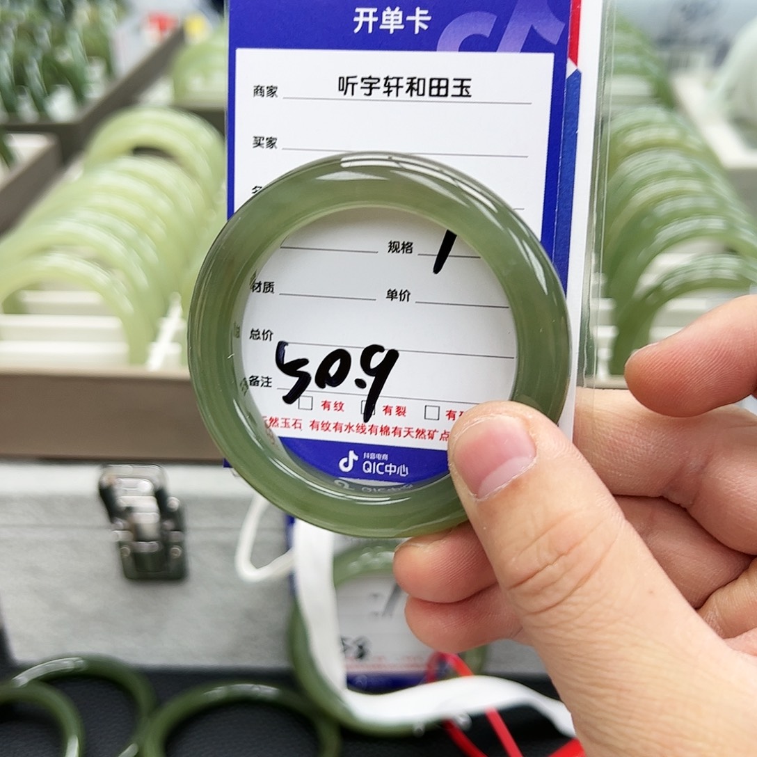 和田玉手镯未镶嵌18