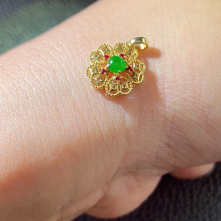 颈饰18K金镶嵌翡翠翡翠