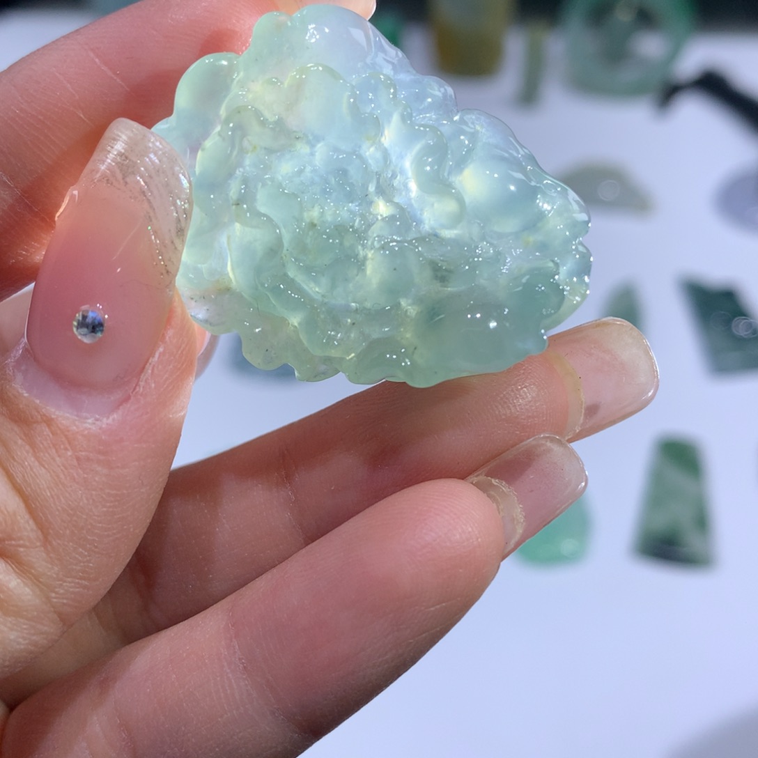 翡翠颈饰未镶嵌牡丹花