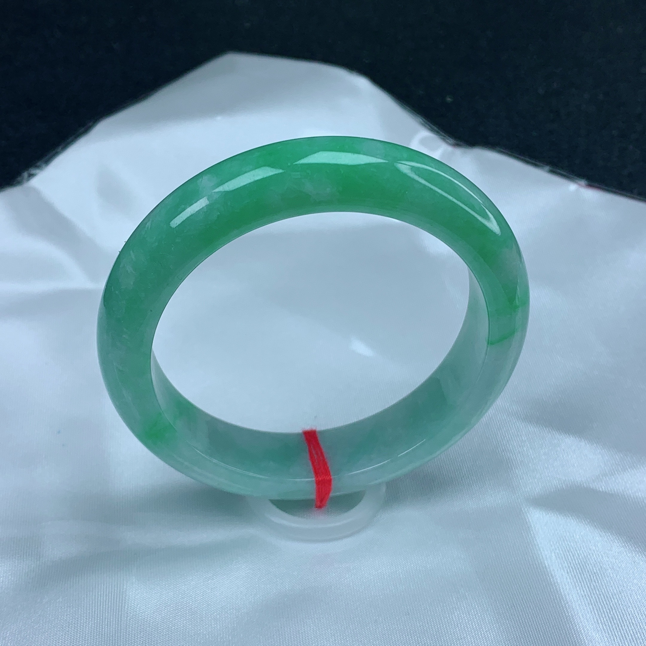 天然缅甸翡翠Ａ货手镯糯种阳绿55.5圈口手镯