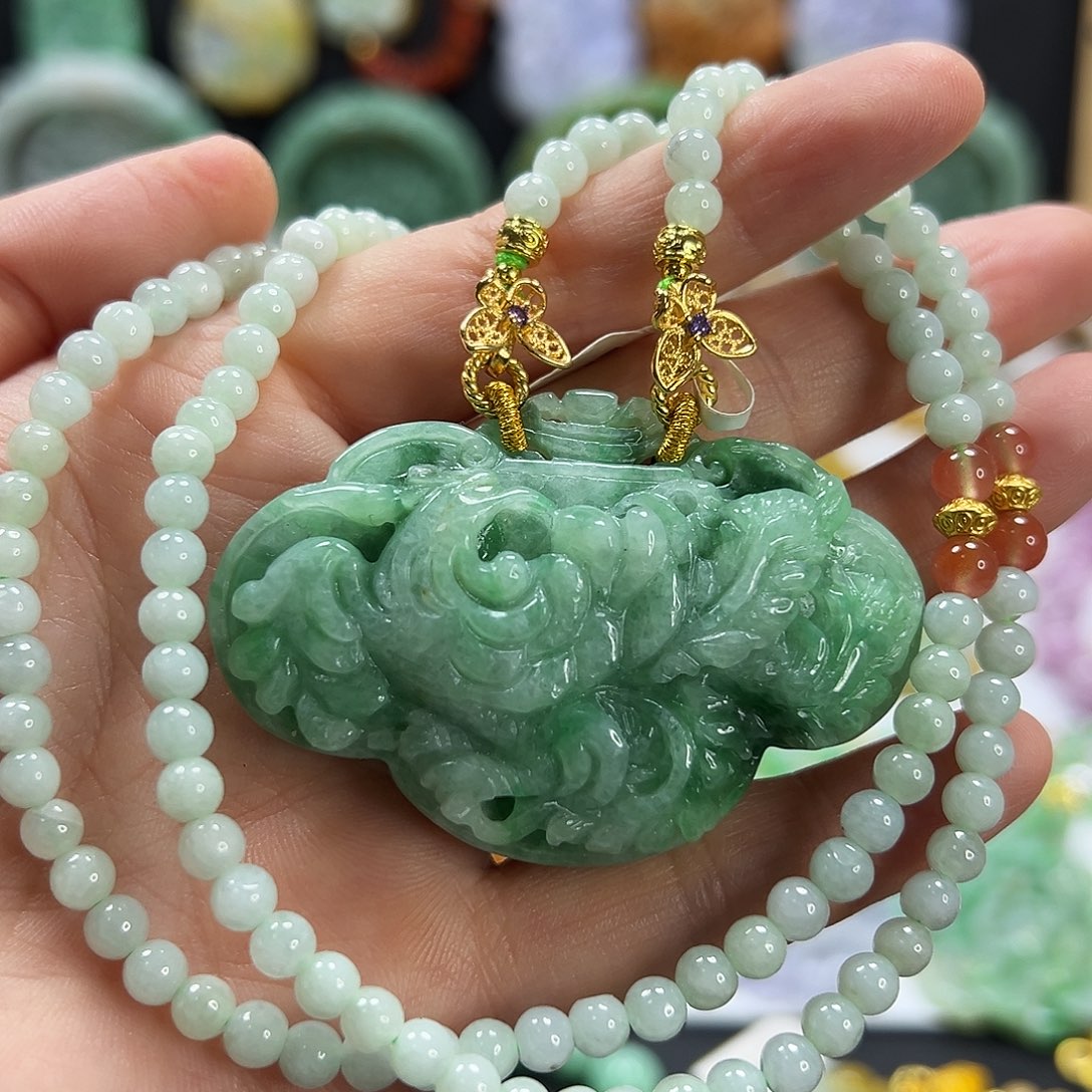 翡翠未镶嵌颈饰吊坠