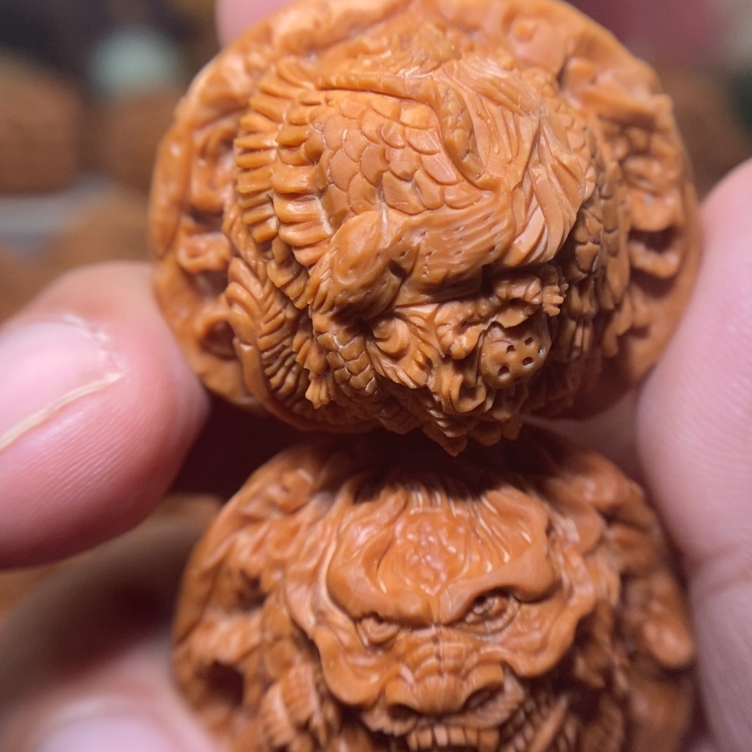 文玩核桃把件纯手工雕刻龙凤