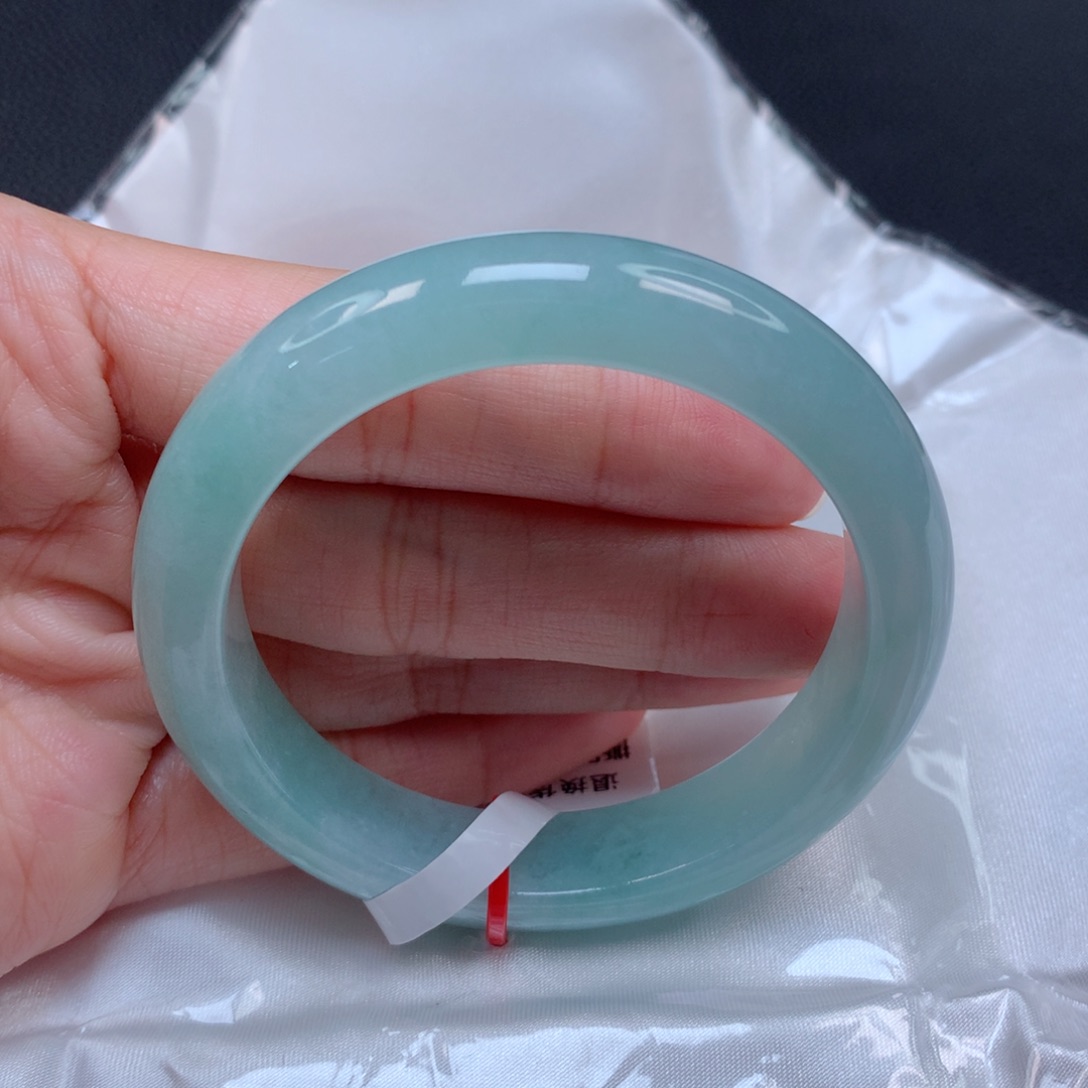 翡翠手镯未镶嵌天然