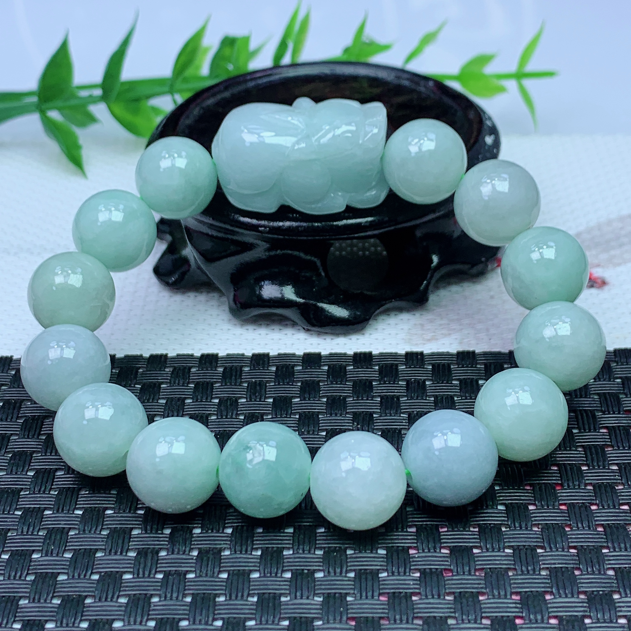 正品缅甸天然A货翡翠 圆润饱满 浅绿色貔貅手串 尺寸 13 mm14颗