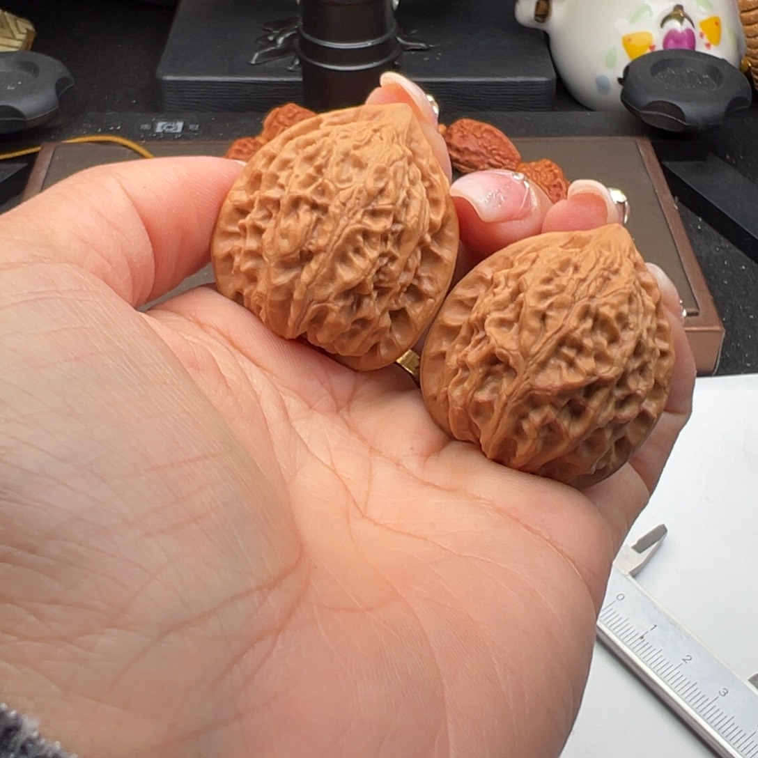 文玩核桃把件金牛