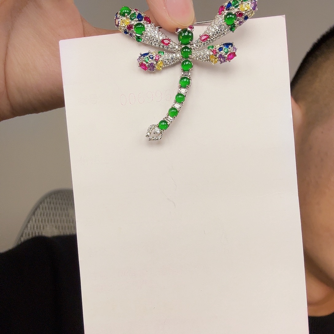 翡翠未镶嵌颈饰一件