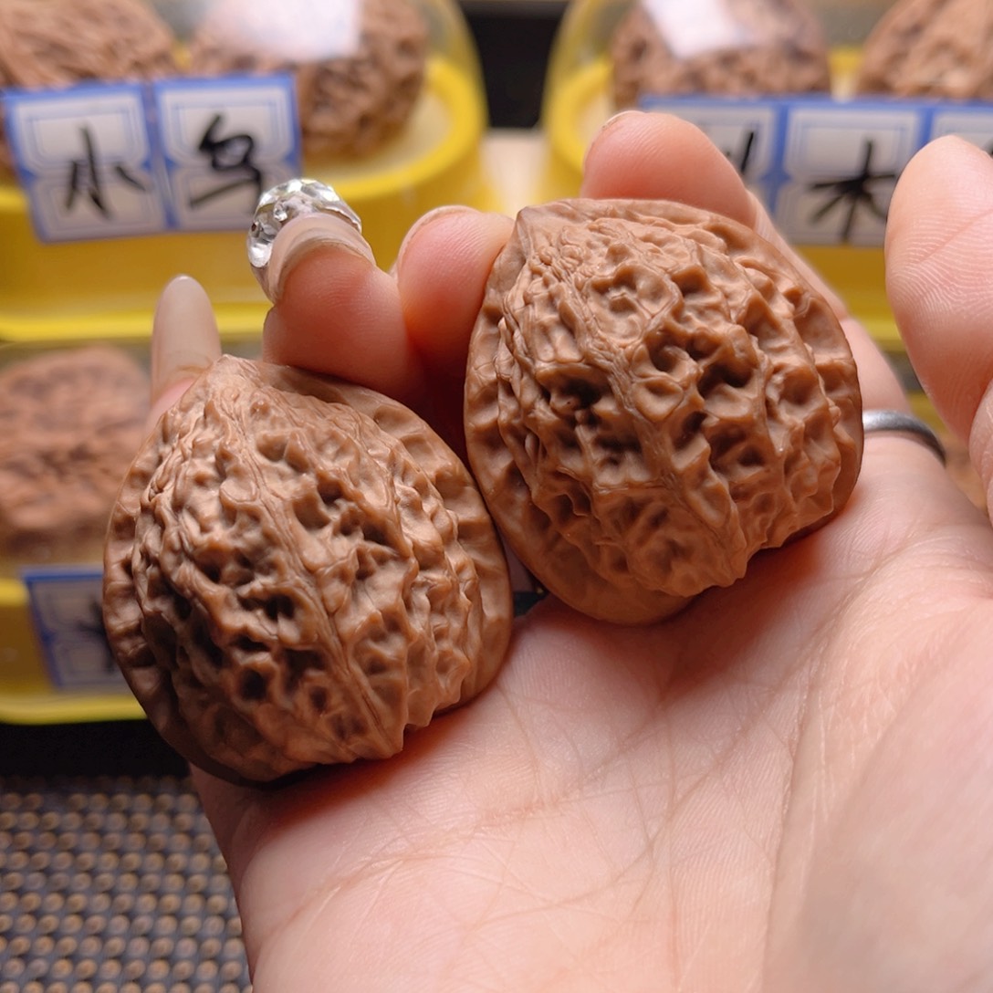 文玩核桃把件金牛