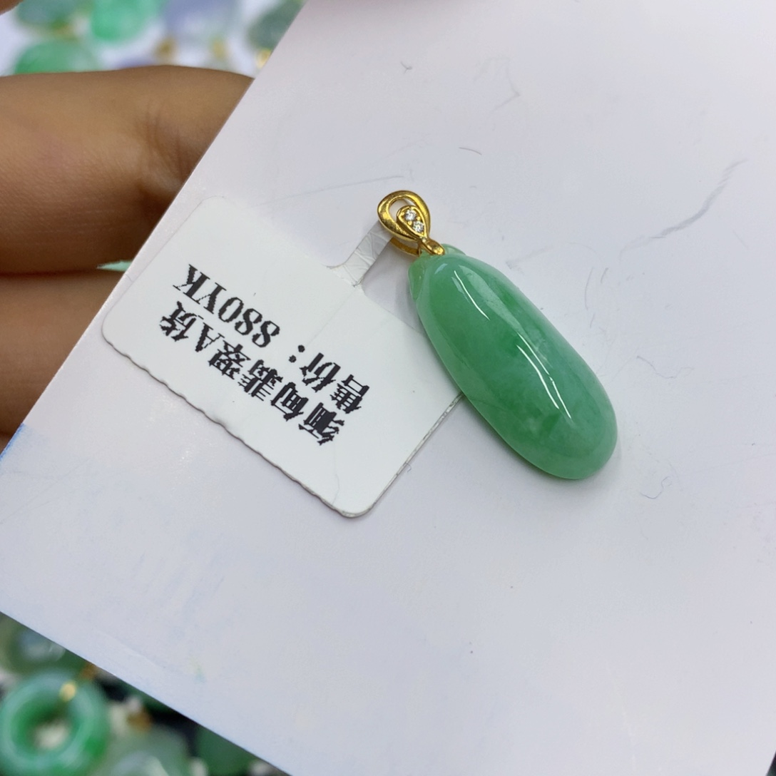 翡翠未镶嵌颈饰翡翠