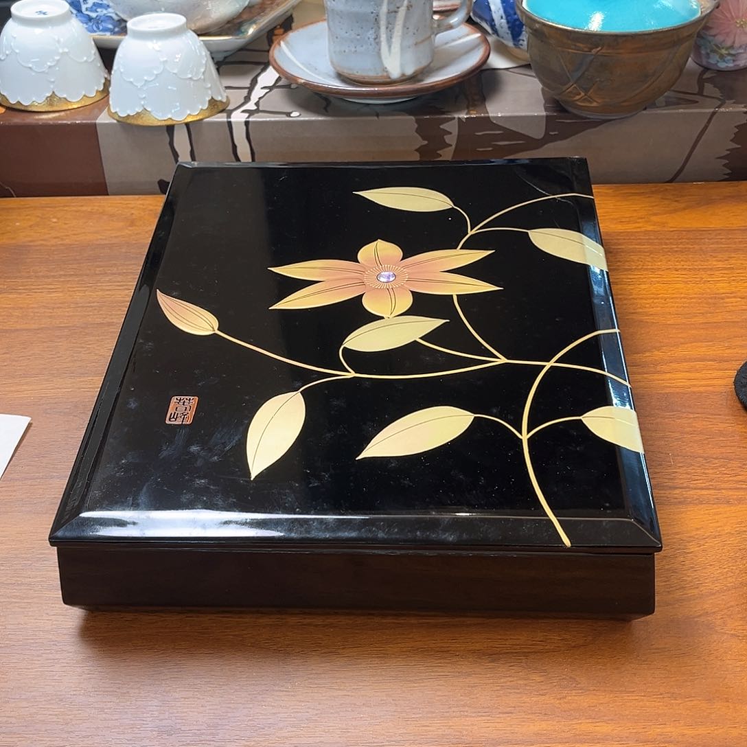 盖碗在家门口吃完早餐回来吃晚饭