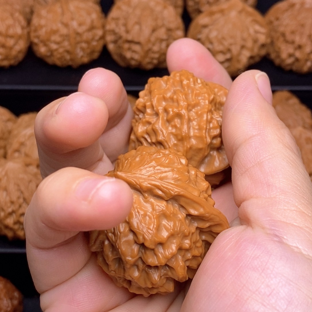 文玩核桃把件雨*石瓷娃娃