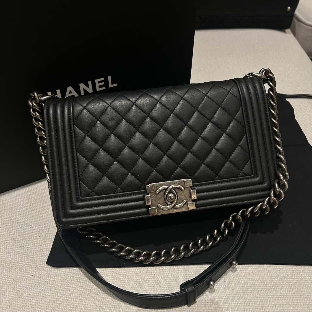 95新 Chanel/香奈儿 多多奢品/香奈儿22开中号leboy包/98新包展