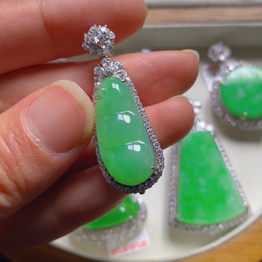 翡翠颈饰银S925镶嵌福豆吊坠