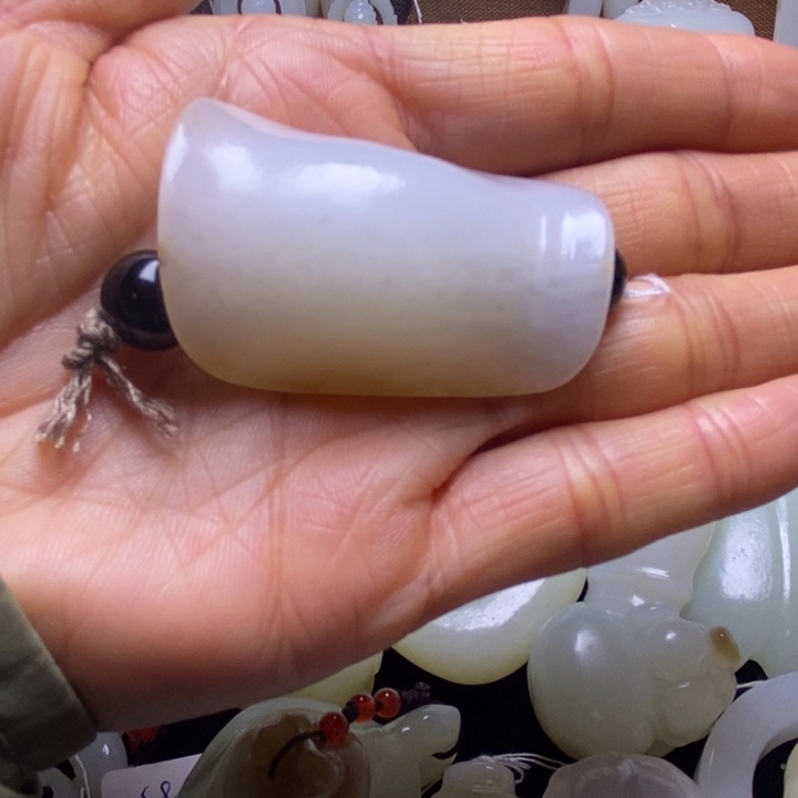 和田玉未镶嵌把件