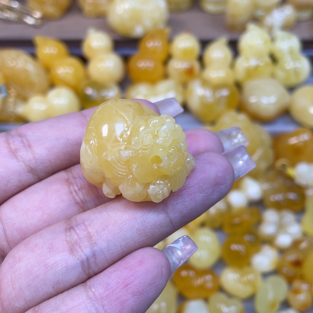 漫***翊琥珀未镶嵌珠宝奇石