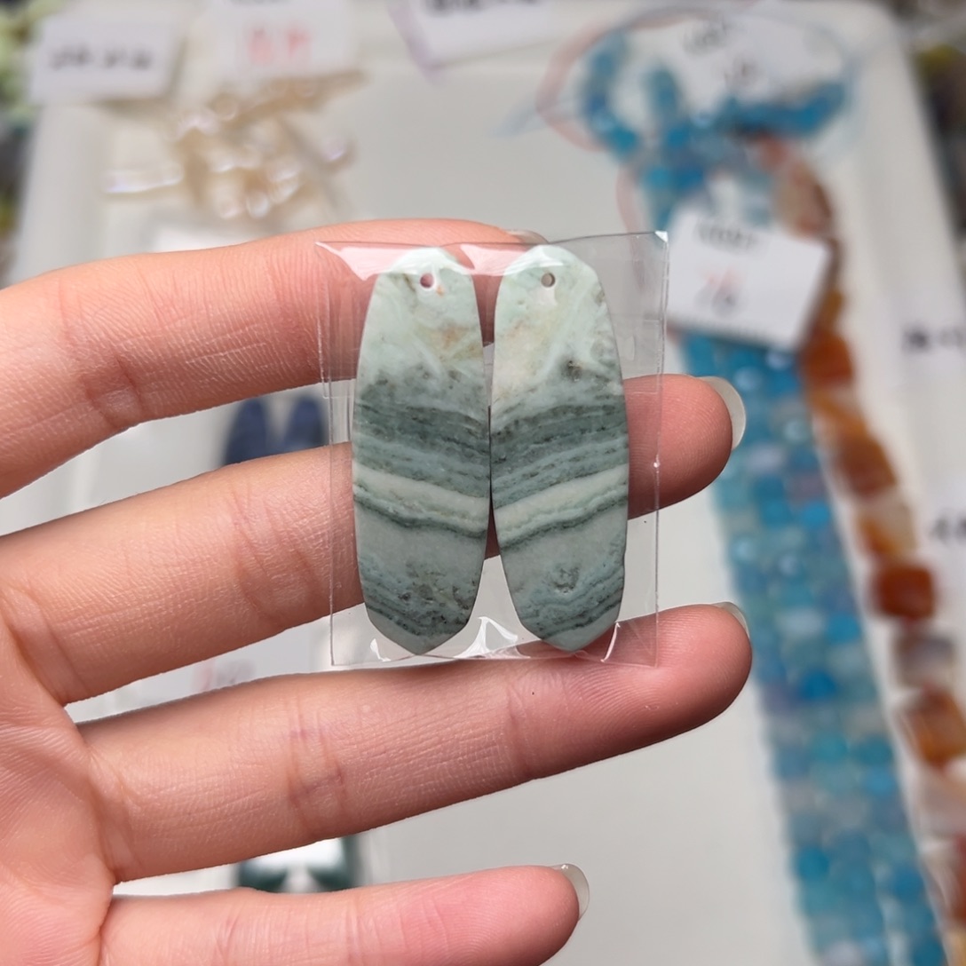 玛瑙/玉髓合金珠宝半成品K699。天然绿纹石吊坠一对