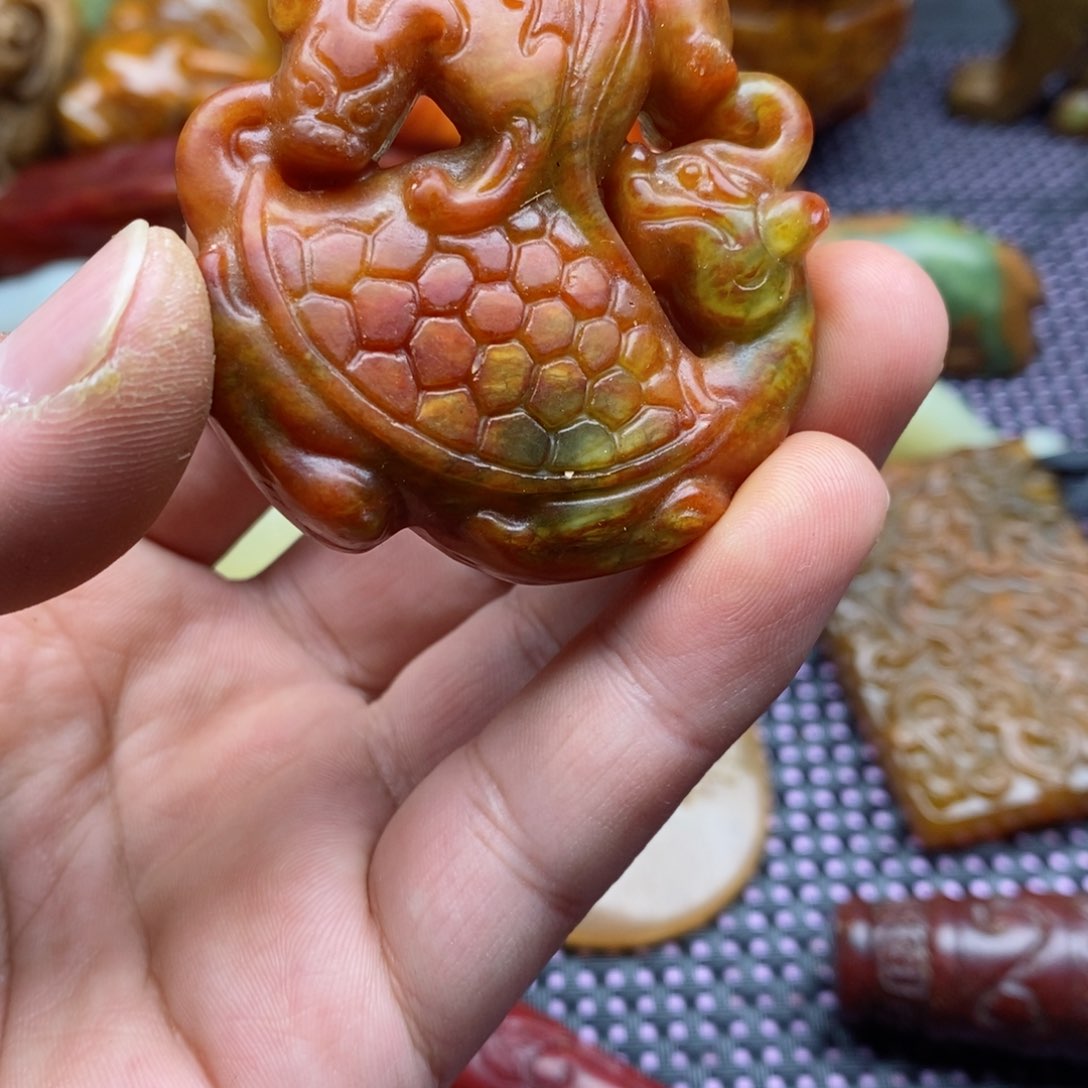 蛇纹石玉颈饰未镶嵌