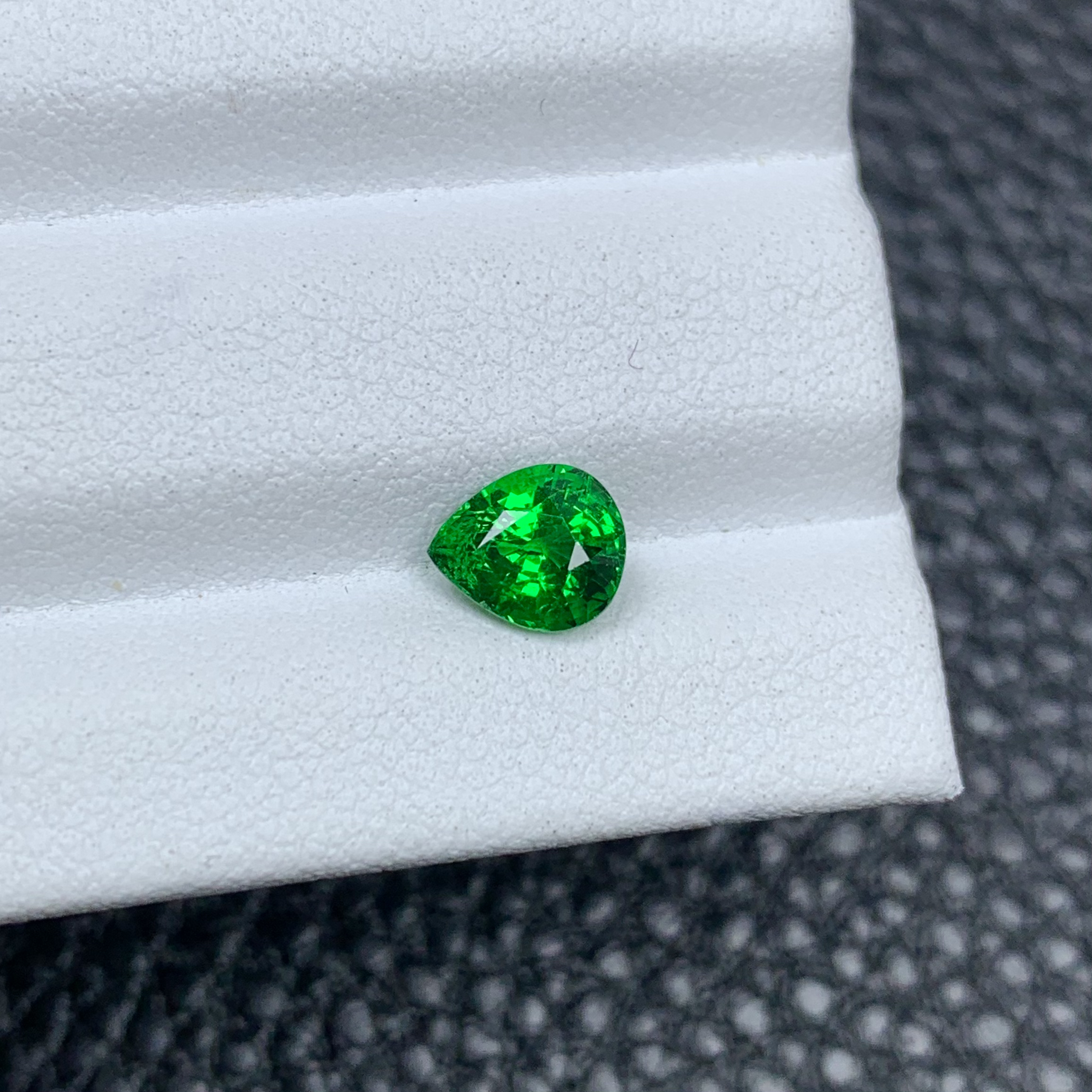 天然水滴形沙弗莱裸石1.075克拉6.7*5.7