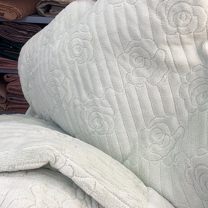 棉棉绿色270绒床盖