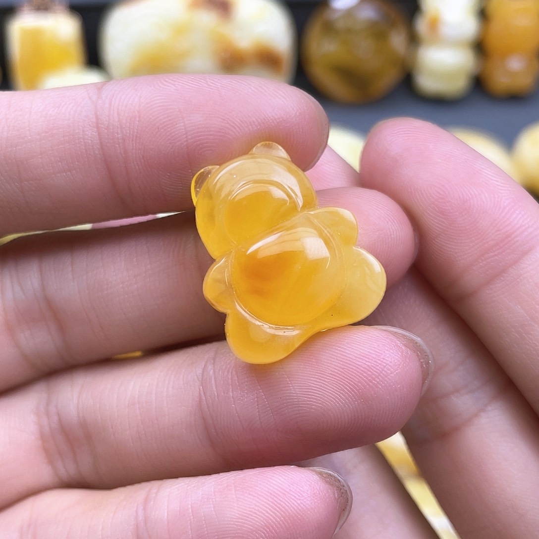 琥珀裸石未镶嵌蜜蜡