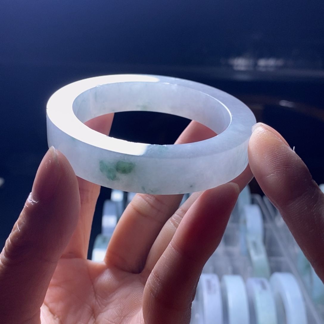 夏***琳定制翡翠未镶嵌手镯发一个