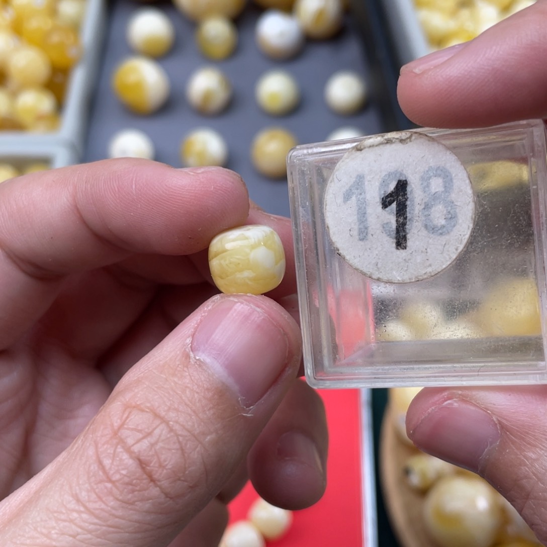 蜜蜡珠宝奇石未镶嵌