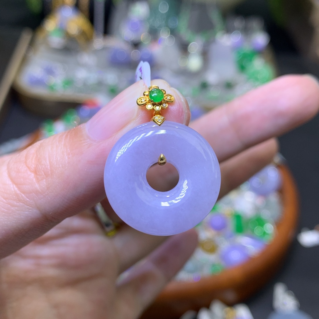 颈饰18K金镶嵌翡翠