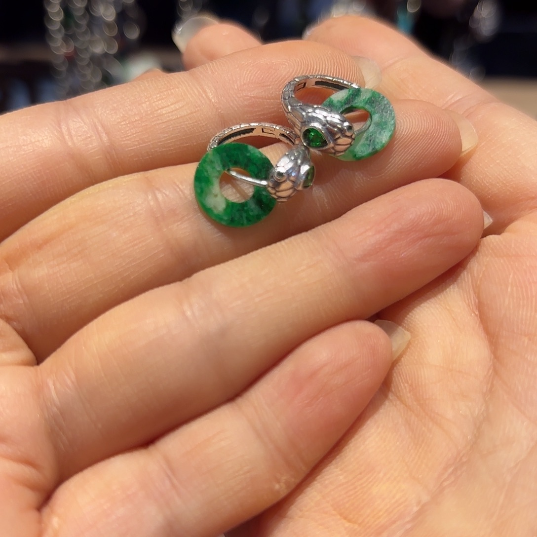 翡翠未镶嵌颈饰你