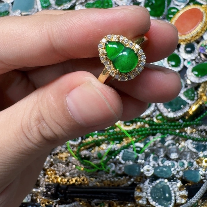 翡翠未镶嵌颈饰天然A货翡翠放漏