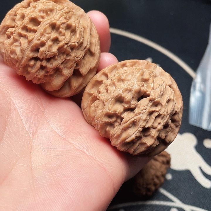 文玩核桃把件球白一对