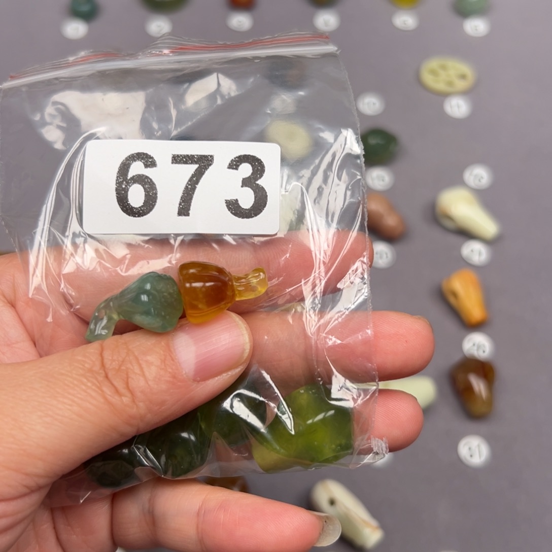 未镶嵌蛇纹石玉颈饰苏*棉微瑕不退不换