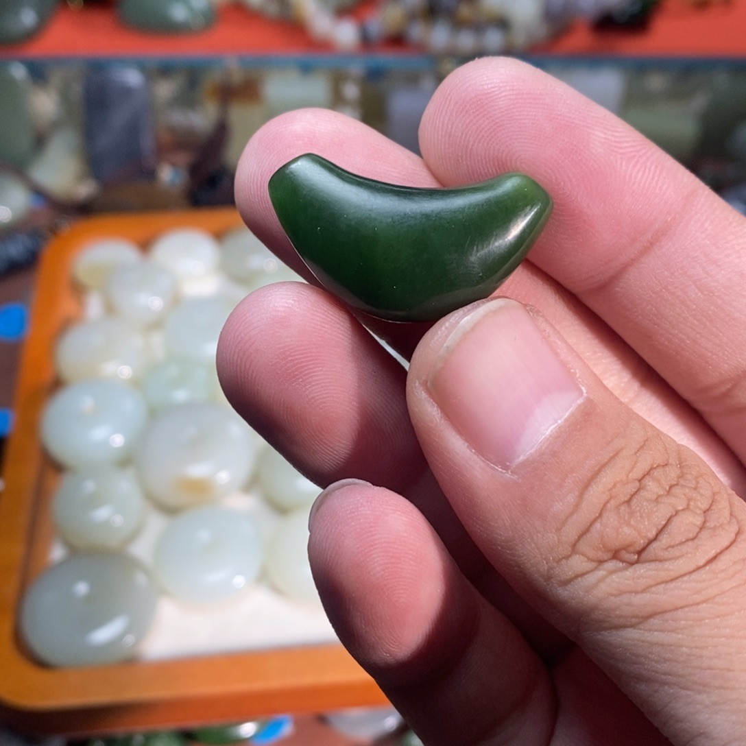 顺***然和田玉未镶嵌吊坠(不含链)