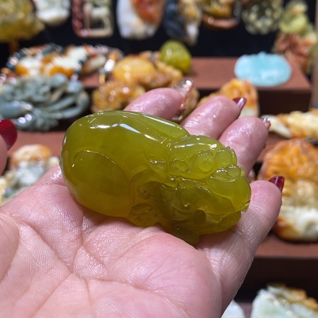 蛇纹石玉颈饰未镶嵌