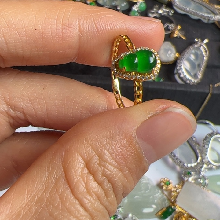 翡翠戒指18K金镶嵌翡翠吊坠项链