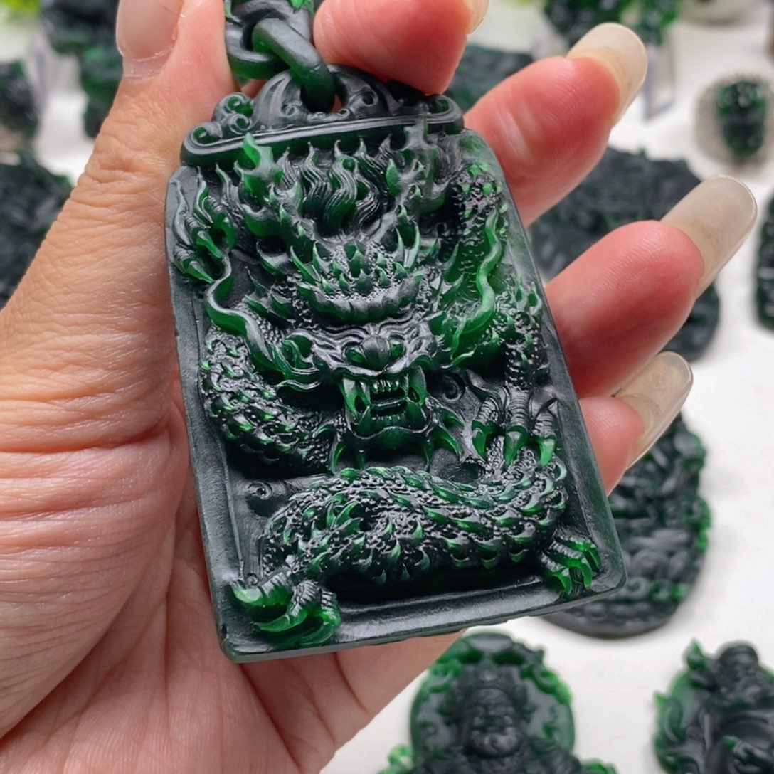 蔡****定制翡翠未镶嵌龙牌